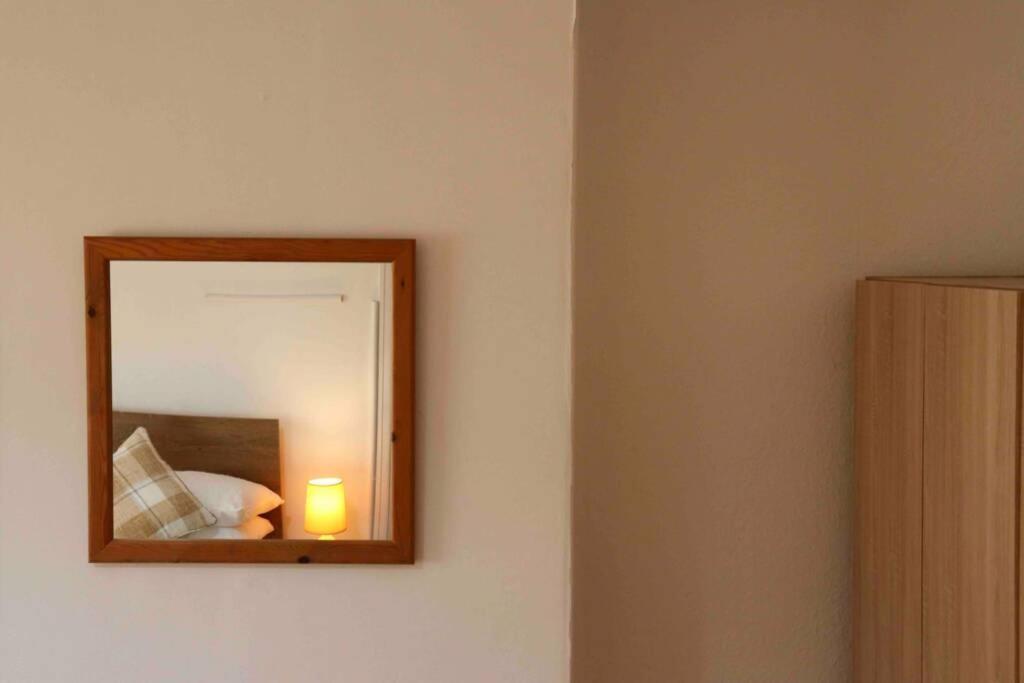 Cheerful 2 Bedroom Residential Home - Free Parking リーズ エクステリア 写真