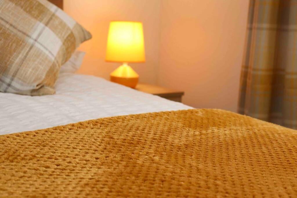 Cheerful 2 Bedroom Residential Home - Free Parking リーズ エクステリア 写真