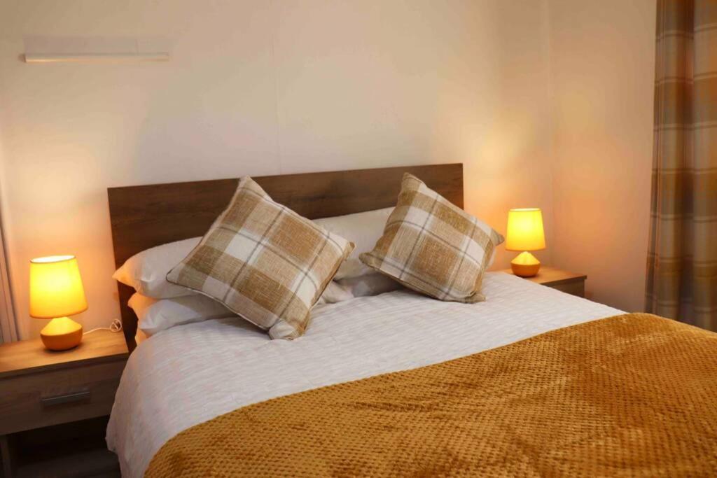 Cheerful 2 Bedroom Residential Home - Free Parking リーズ エクステリア 写真